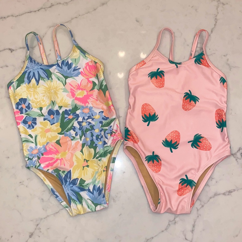 Set 2 Old Navy Toddler Girl’s One Piece Swimsuits- floral and strawberry (3T)